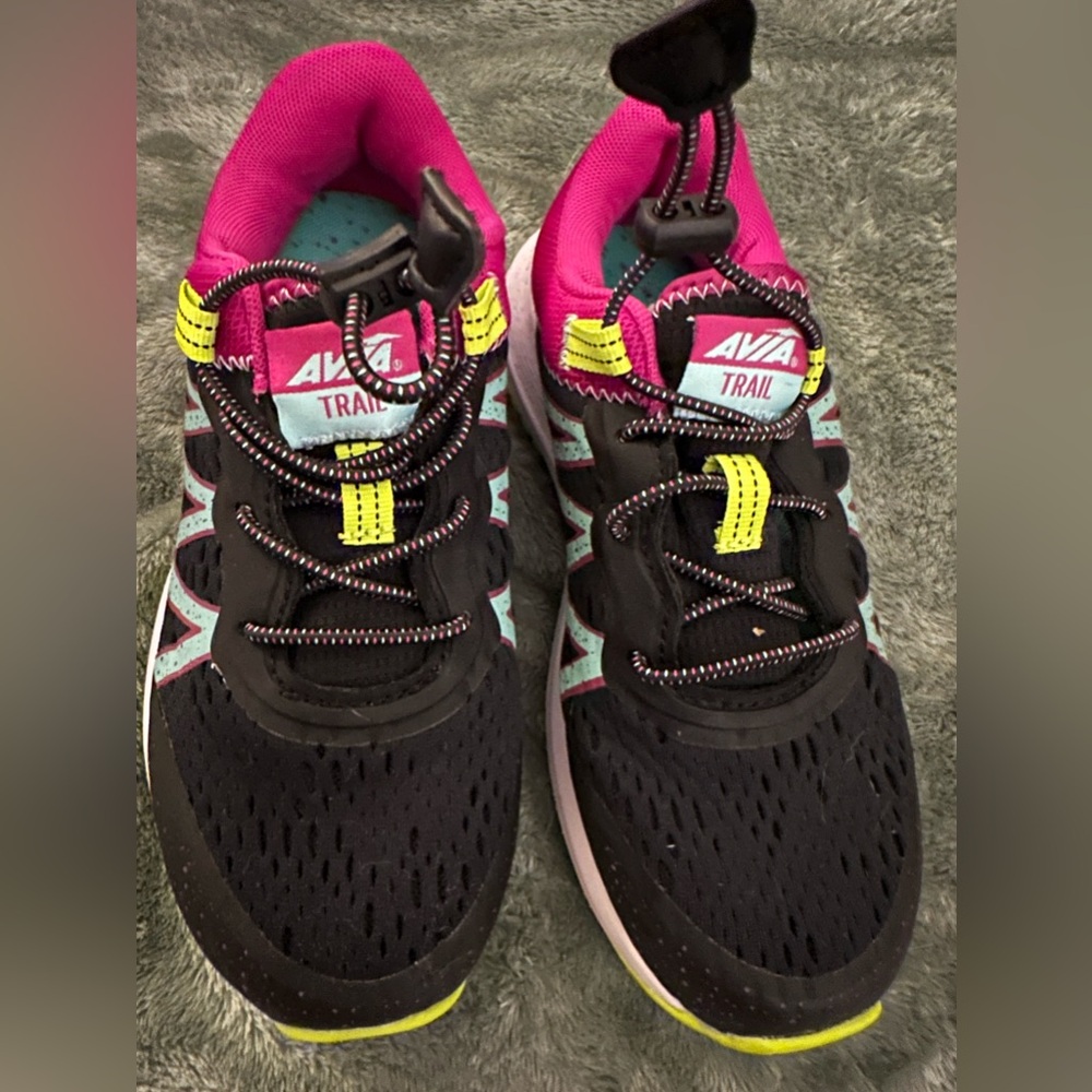 SOLD!!!!!Avia trail size Y3. Gently used.